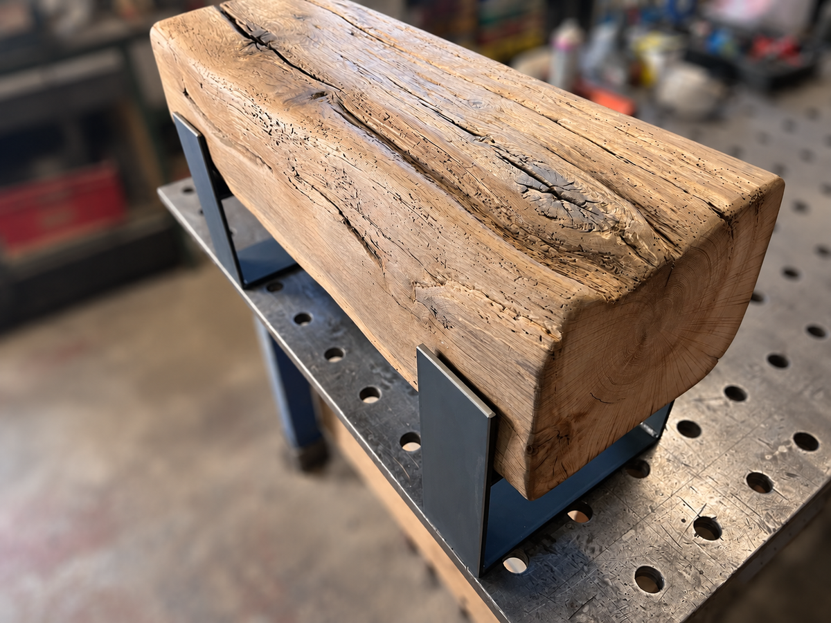 Lowboard aus Eichenbalken: ein massiver Balken, ein klares Gestell